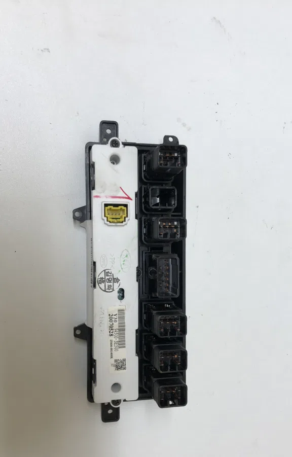 Commande toit ouvrant Kia SORENTO I (JC) 2.5 crdi (2006-2011) occasion — photo 3