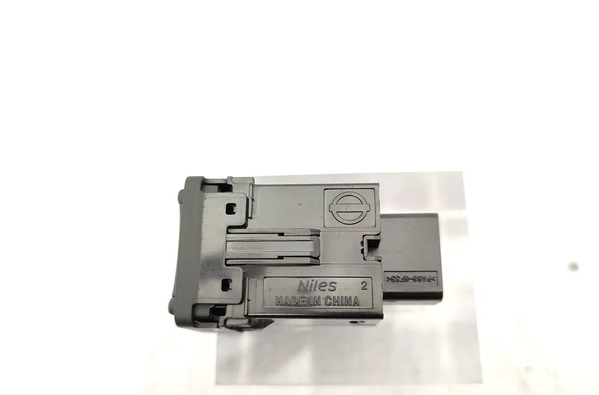 Commande toit ouvrant NISSAN X-TRAIL 3 PHASE 1 occasion — photo 3