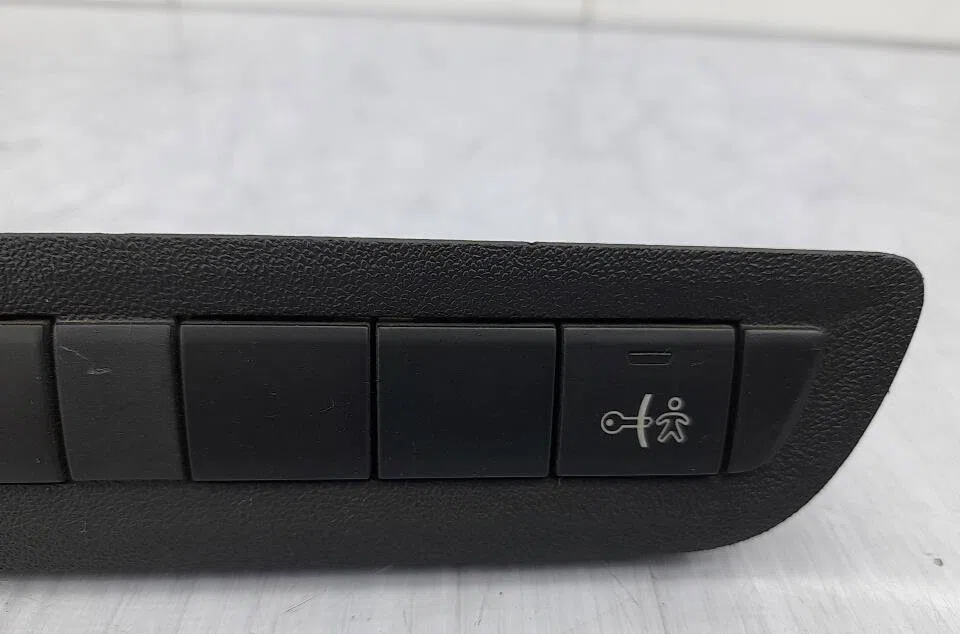 Commande toit ouvrant PEUGEOT 208 1 PHASE 1 occasion — photo 4
