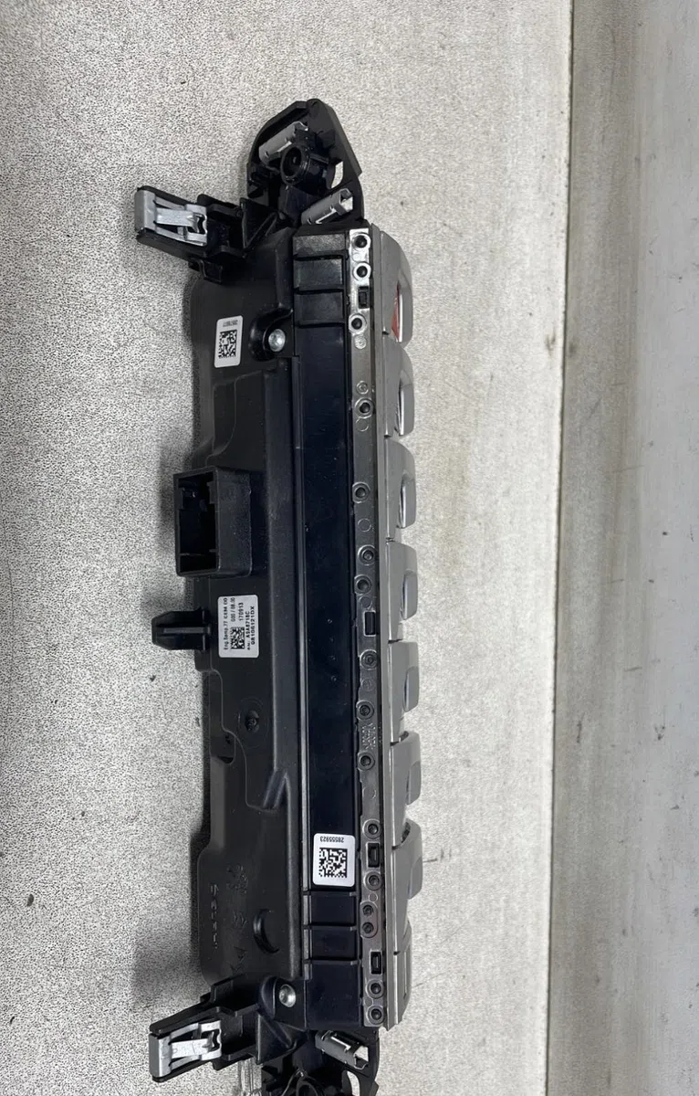 Commande toit ouvrant Peugeot 5008 II (MC_, MJ_, MR_, M4_) 1.6 bluehdi 120 (2016) occasion — photo 4