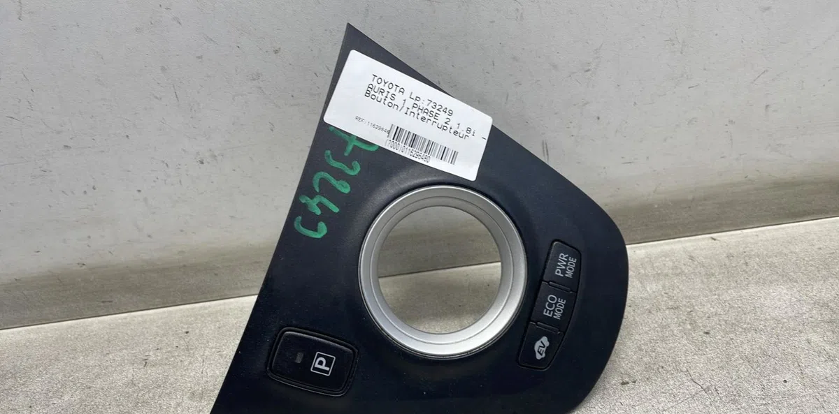 Commande toit ouvrant Toyota AURIS (_E15_) 1.8 hybrid (zwe150_) (2010-2012) occasion — photo 2