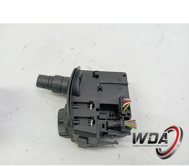 COMMODO ESSUIE GLACE RENAULT CLIO III 8201590631