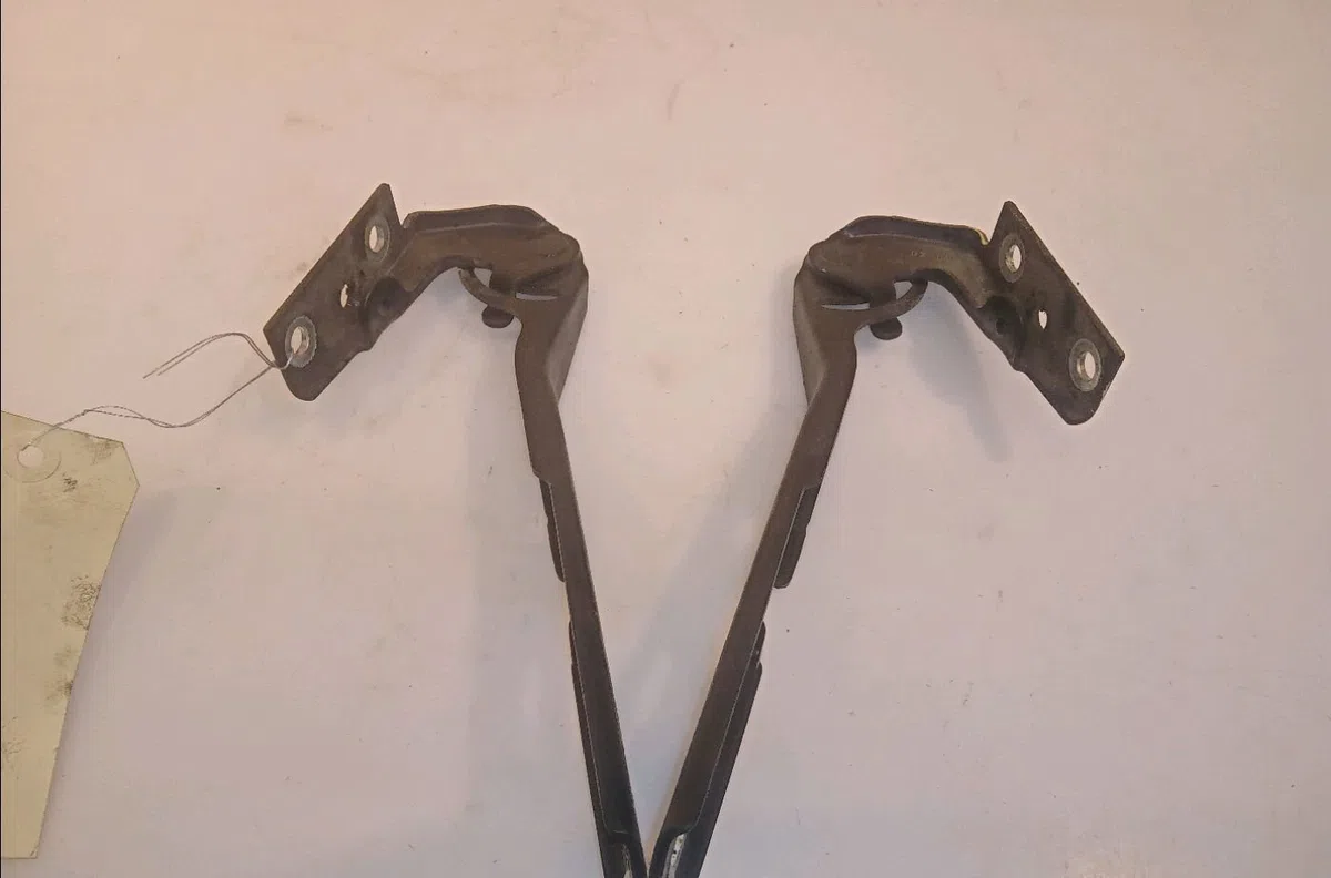 Compas d capot Audi A4 B7 (8EC) 1.9 tdi (2004-2008) 4 portes occasion