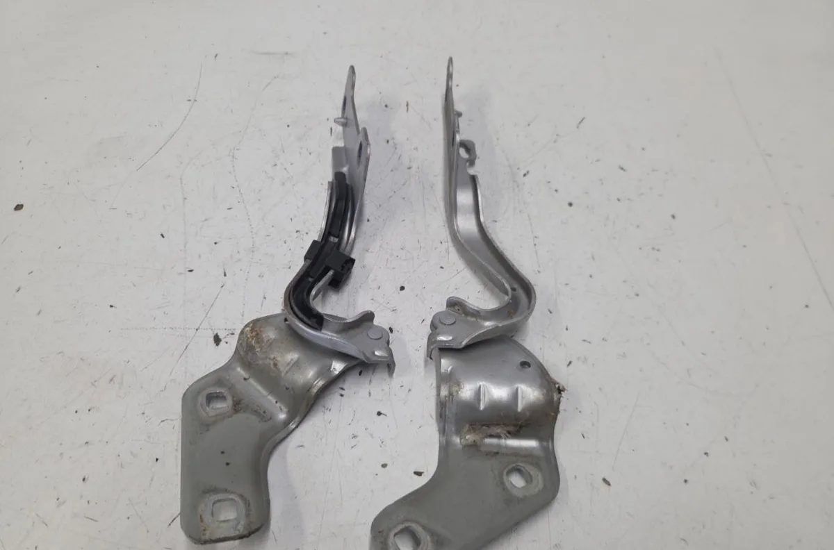 Compas g capot RENAULT CLIO 3 PHASE 2 BREAK occasion