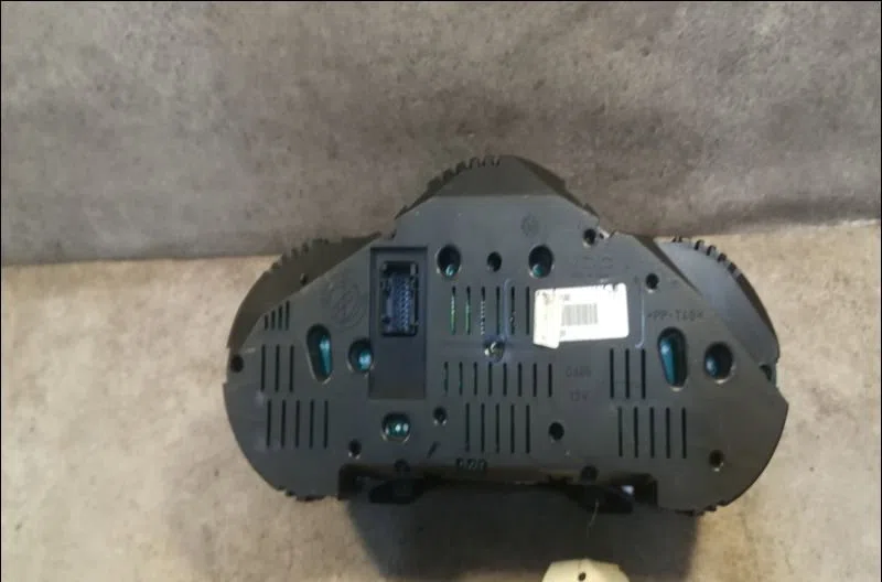 Compteur Alfa romeo 147 (937_) 1.6 16v t.spark (937.axa1a, 937.axb1a, 937.bxb1a) (2001-2010) occasion