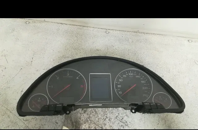 Compteur Audi A4 B6 (8E2) 1.9 tdi (2000-2004) 4 portes occasion