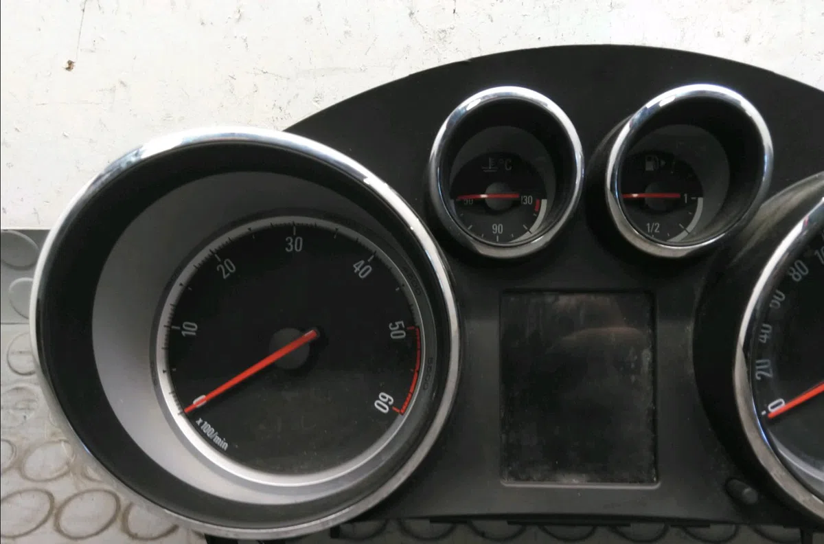 Compteur Opel ASTRA J Sports Tourer (P10) 1.7 cdti (35) (2010-2015) occasion
