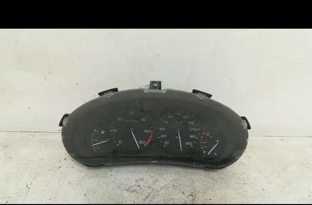 Compteur Peugeot 206 3-5 portes (2A-C) 2.0 hdi 90 (1999-2009) 5 portes occasion
