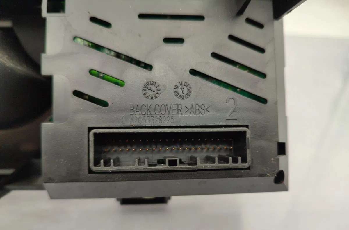 Compteur RENAULT TWINGO 2 PHASE 2 occasion — photo 2