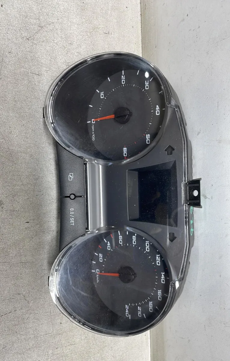 Compteur Seat IBIZA IV (6J5, 6P1) 1.6 tdi (2009-2015) occasion