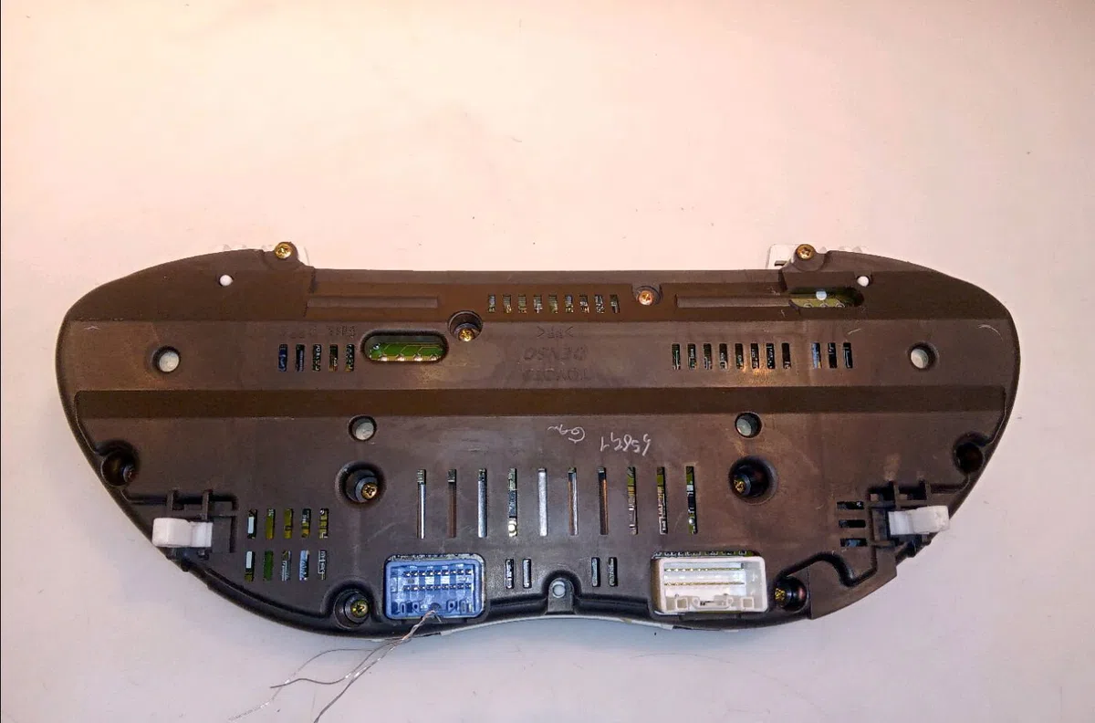 Compteur Toyota AVENSIS (_T25_) 2.0 d-4d (cdt250_) (2003-2008) occasion