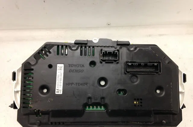 Compteur TOYOTA YARIS III 2013 occasion
