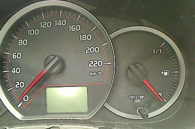 Compteur Toyota YARIS (_P13_) 1.3 (nsp130_) (2011) occasion