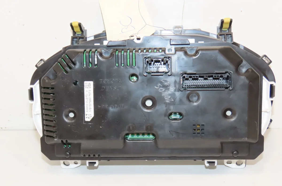 Compteur Toyota YARIS (_P13_) 1.3 (nsp130_) (2011) occasion