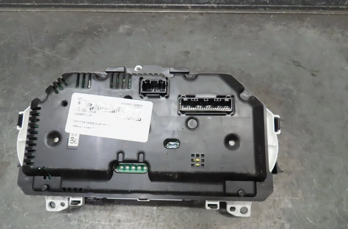 Compteur Toyota YARIS (_P13_) 1.4 d (nlp130_) (2011) occasion
