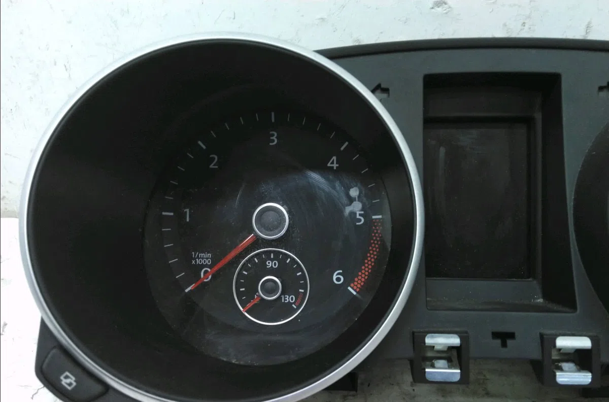 Compteur Volkswagen GOLF VI (5K1) 1.6 tdi (2009-2012) 5 portes occasion