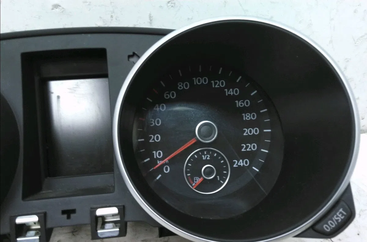 Compteur Volkswagen GOLF VI (5K1) 1.6 tdi (2009-2012) 5 portes occasion