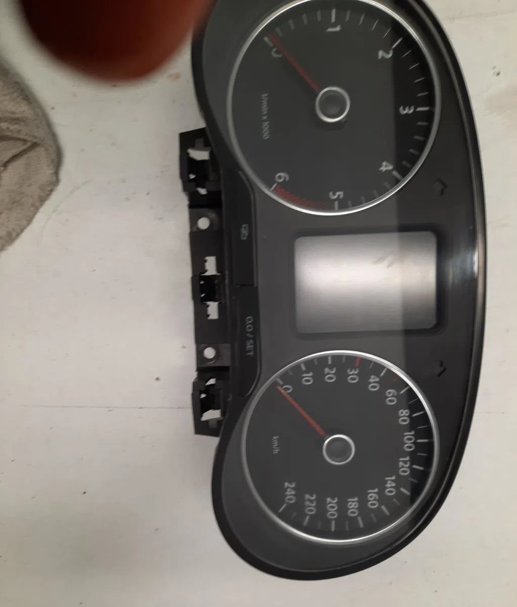 Compteur VOLKSWAGEN POLO 5 PHASE 1 occasion — photo 2