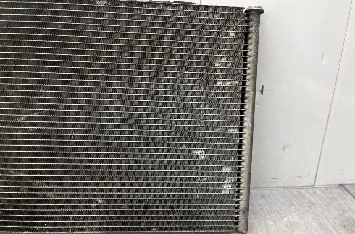 Condenseur clim FORD FIESTA 5 PHASE 2 occasion — photo 2
