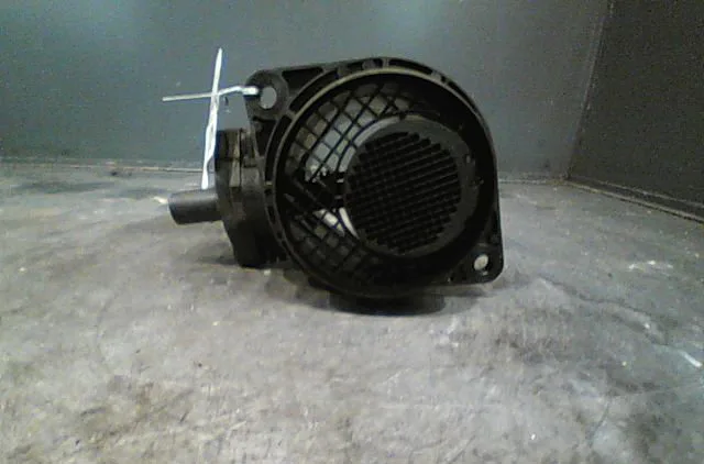 Debimetre air VOLKSWAGEN GOLF V Phase 1 11-2003--10-2008 occasion
