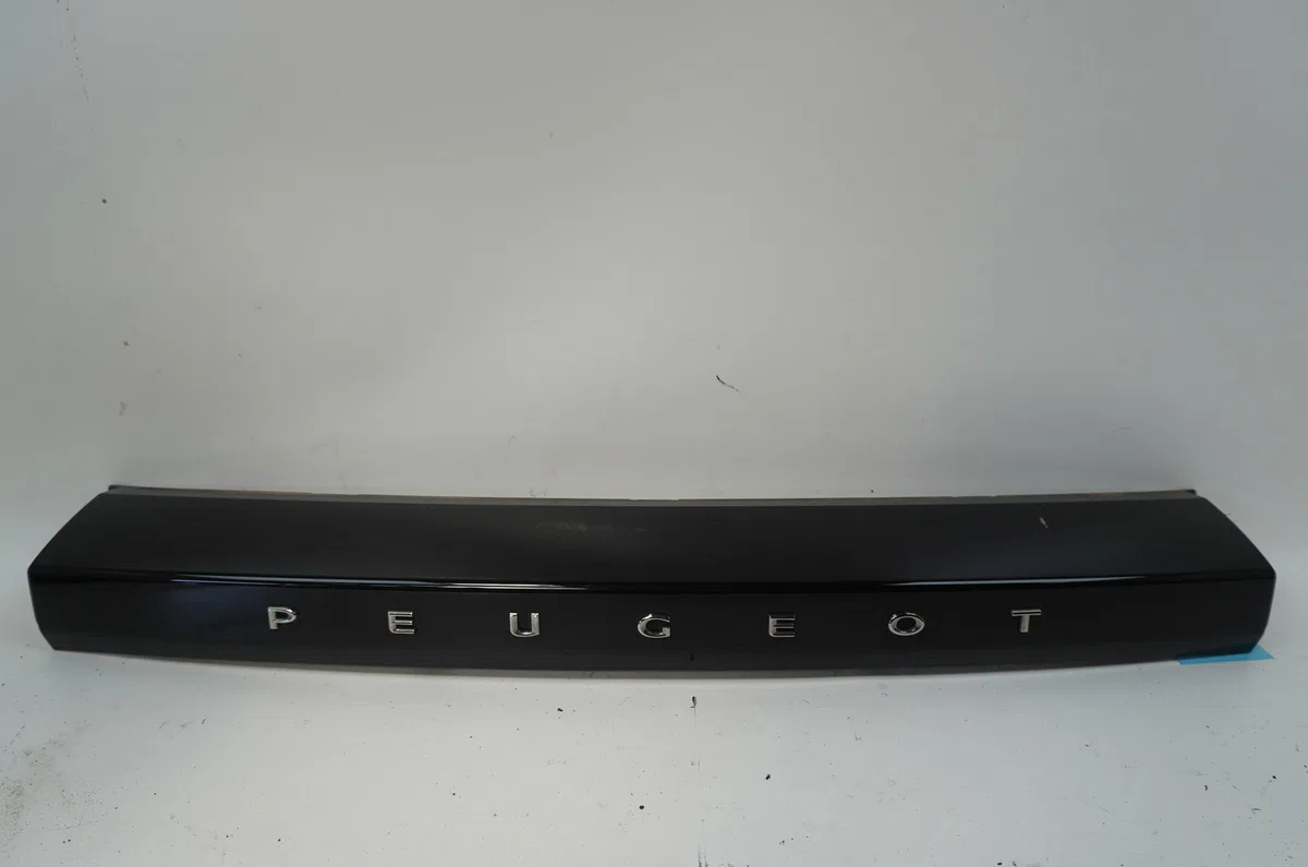 Deflecteur hayon Peugeot 2008 II (UD_, US_, UY_, UK_) 1.2 puretech 130 (2019) occasion