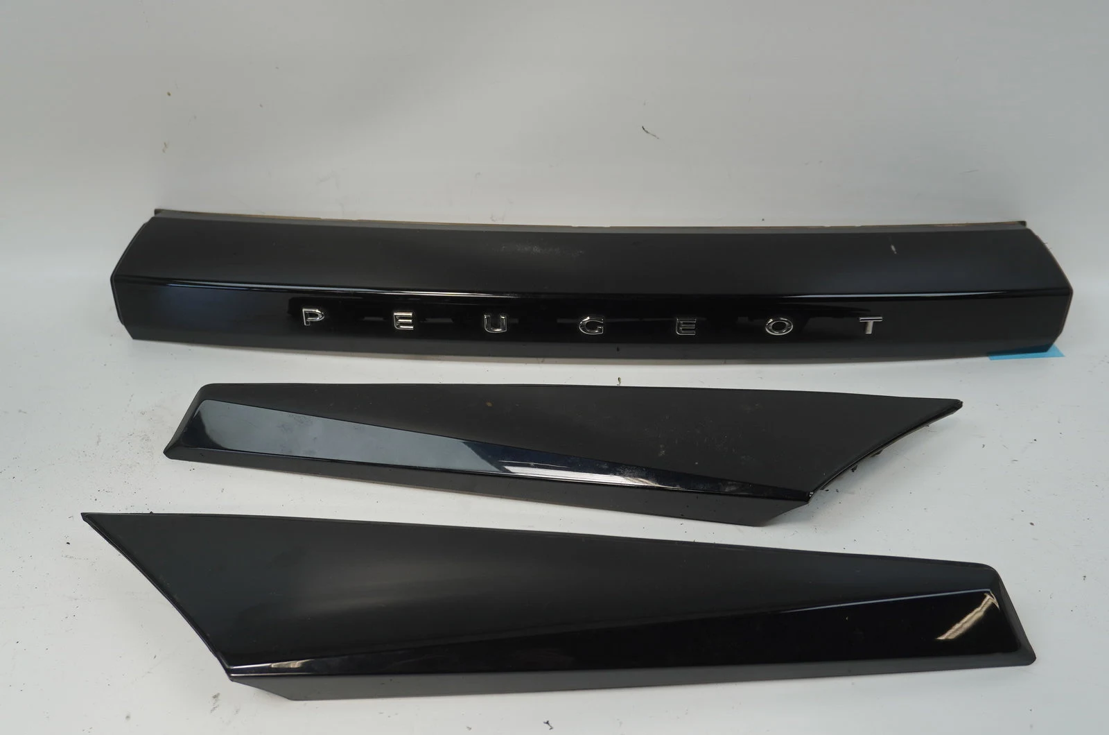 Deflecteur hayon Peugeot 2008 II (UD_, US_, UY_, UK_) 1.2 puretech 130 (2019) occasion