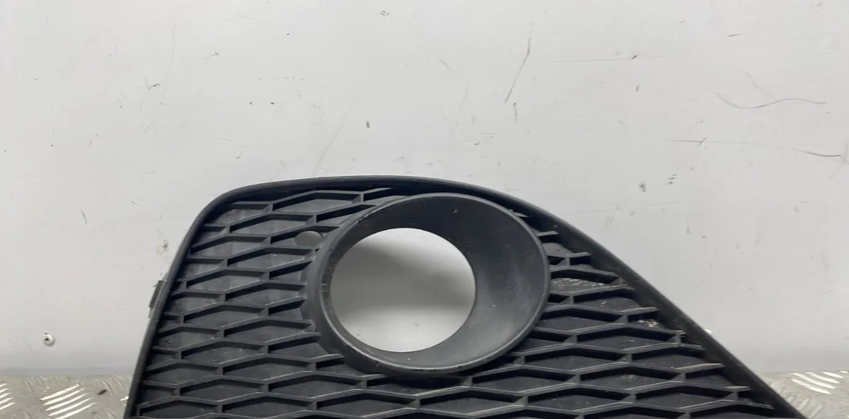 Enjoliveur d pare-choc av SEAT IBIZA 4 PHASE 1 COUPE occasion