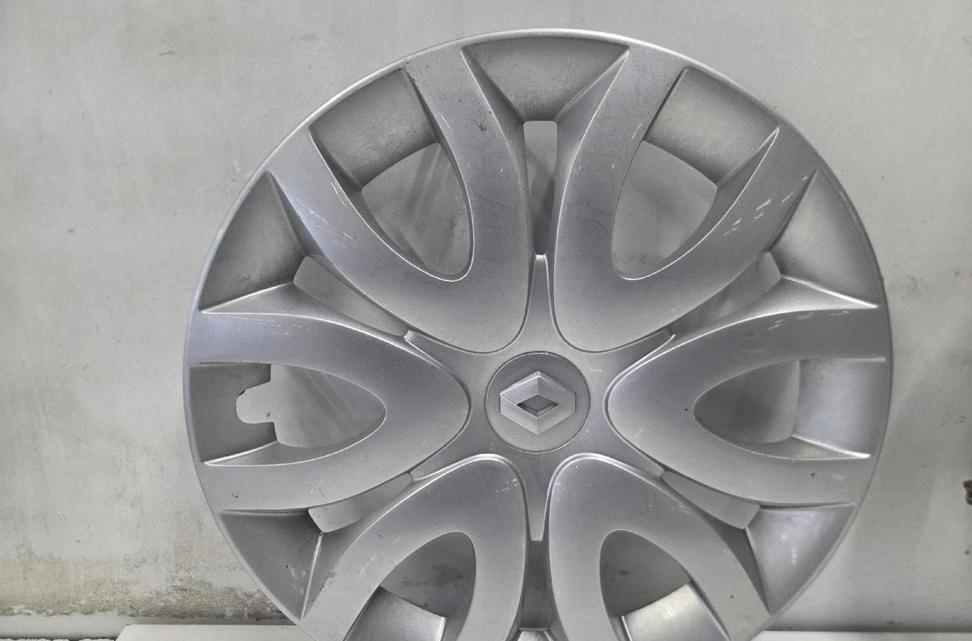 Enjoliveur de roue RENAULT CLIO 4 PHASE 1 occasion