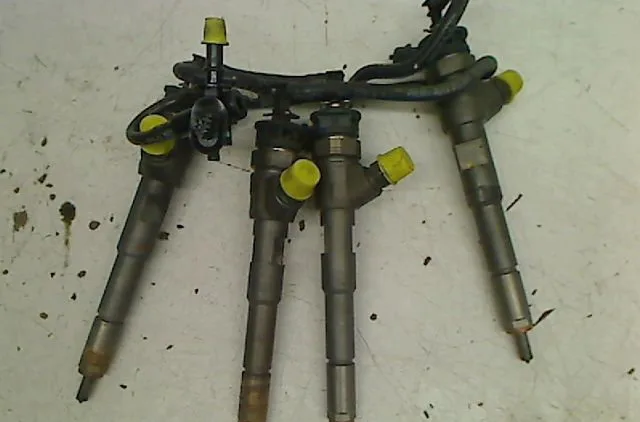 Ensemble injecteurs Renault CLIO IV (BH_) 1.5 dci 75 (2012) 5 portes occasion