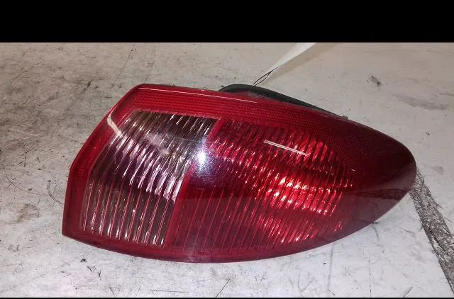 Feu arrière droit Alfa romeo 147 (937_) 1.6 16v t.spark (937.axa1a, 937.axb1a, 937.bxb1a) (2001-2010) occasion