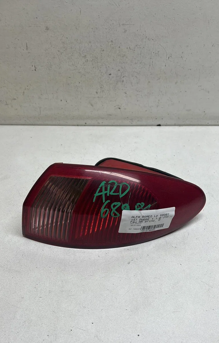 Feu arrière droit Alfa romeo 147 (937_) 1.9 jtd 16v (937.axg1b, 937.bxg1b) (2002-2010) occasion