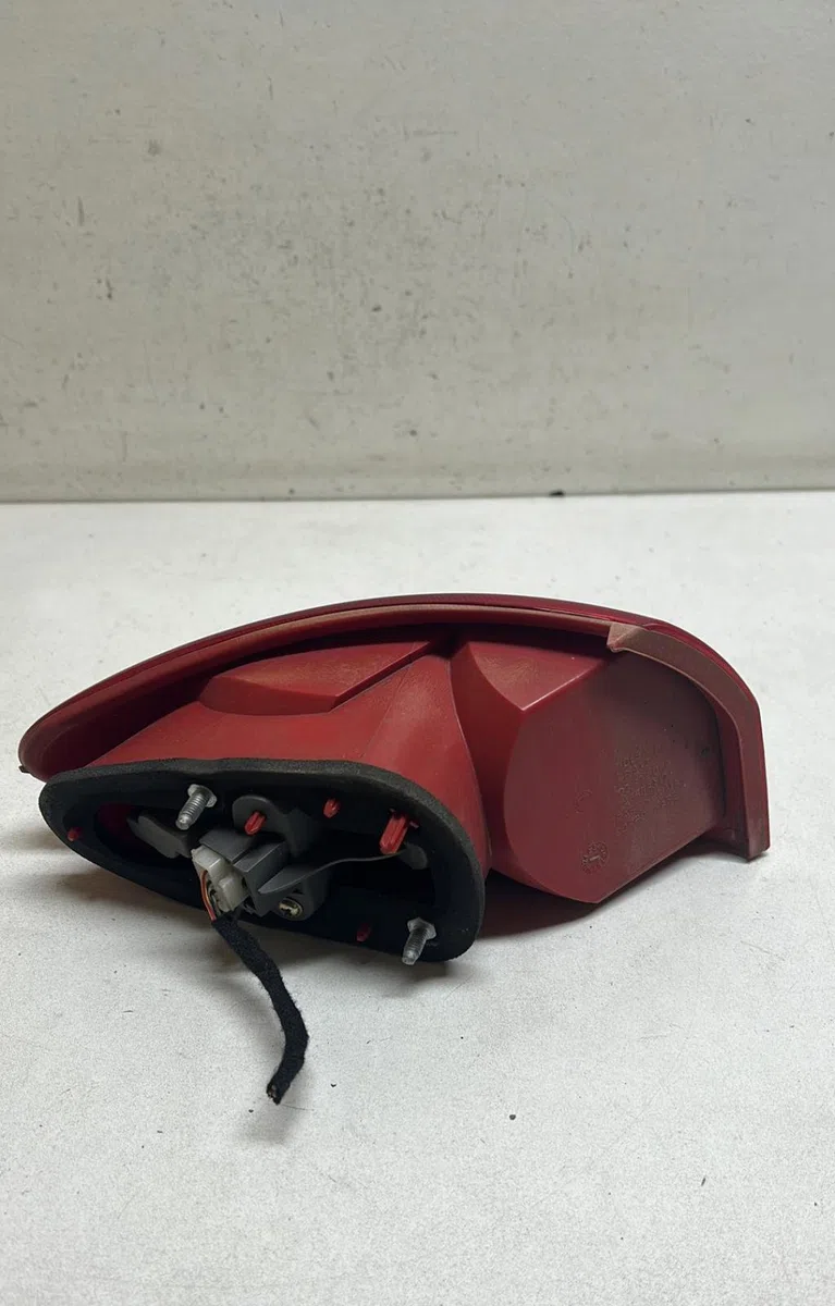 Feu arrière droit Alfa romeo 147 (937_) 1.9 jtd 16v (937.axg1b, 937.bxg1b) (2002-2010) occasion