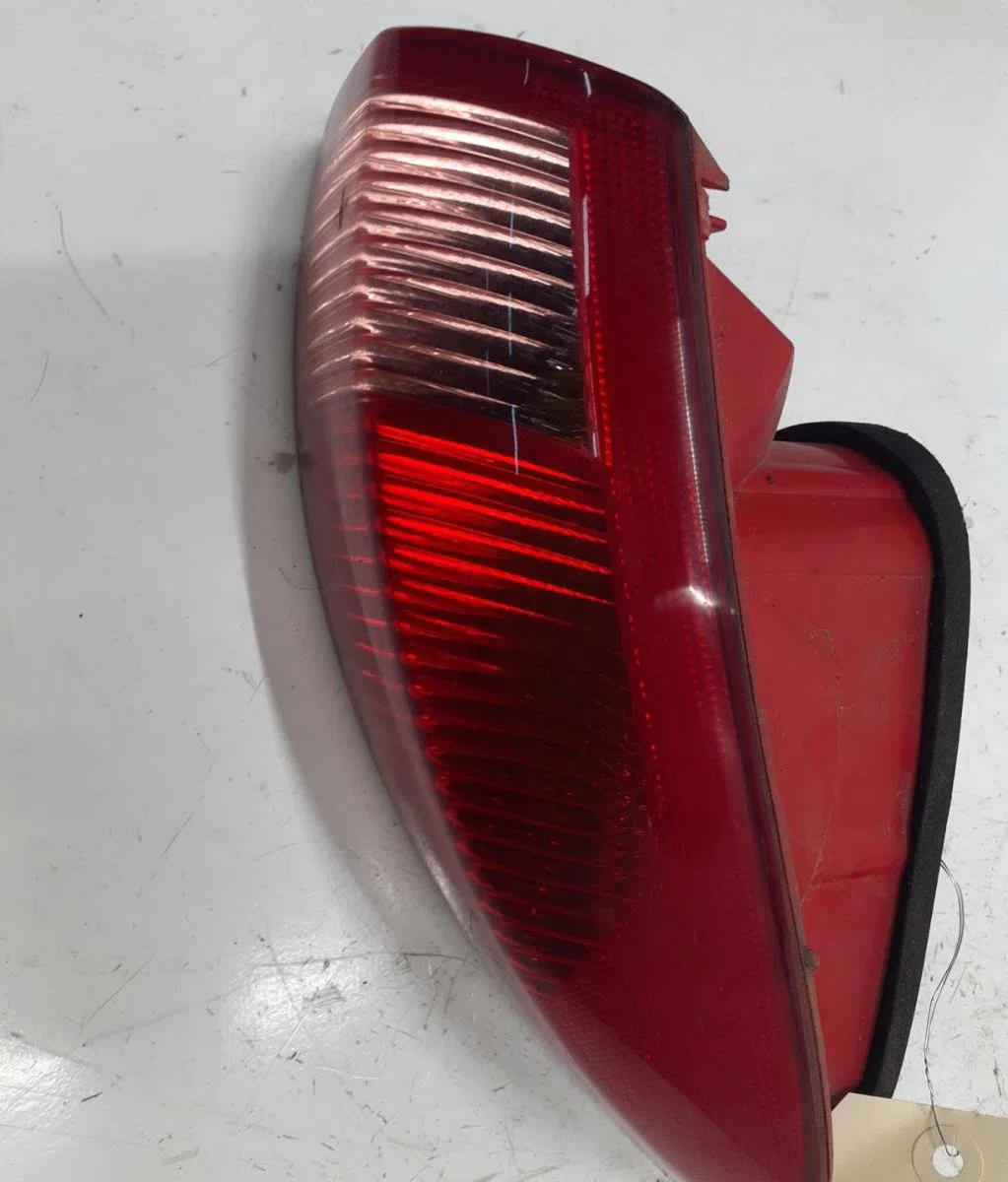 Feu arrière droit Alfa romeo 147 (937_) 1.9 jtd (937.axd1a, 937.bxd1a) (2001-2010) occasion
