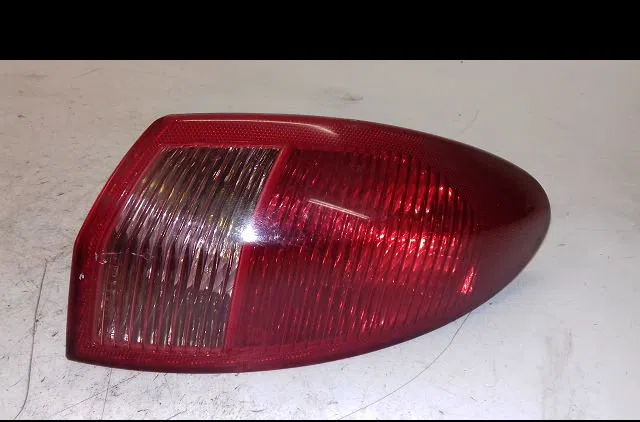 Feu arrière droit Alfa romeo 147 (937_) 1.9 jtd (937.axd1a, 937.bxd1a) (2001-2010) occasion