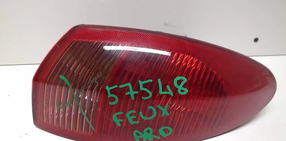 Feu arrière droit Alfa romeo 147 (937_) 1.9 jtd (937.axf1a, 937.bxf1a) (2003-2010) occasion