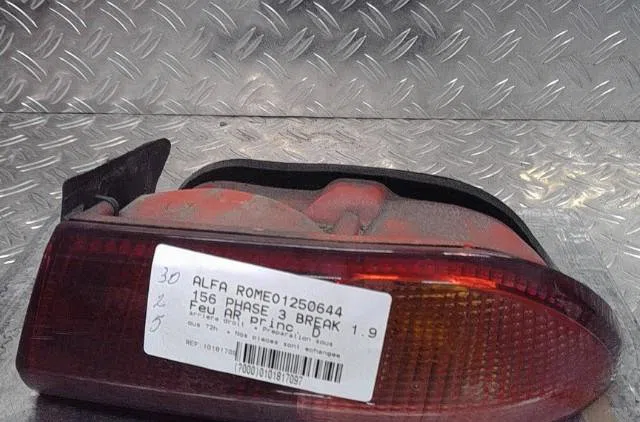Feu arrière droit Alfa romeo 156 Sportwagon (932_) 1.9 jtd (932b2b, 932b2c) (2001-2006) occasion