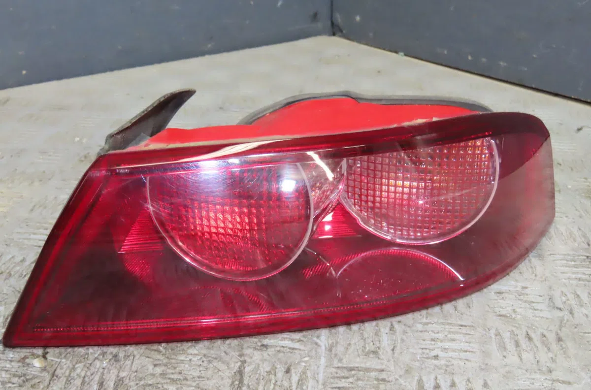 Feu arrière droit Alfa romeo 159 Sportwagon (939_) 1.9 jtdm 16v (939bxc1b, 939bxc12) (2006-2011) occasion