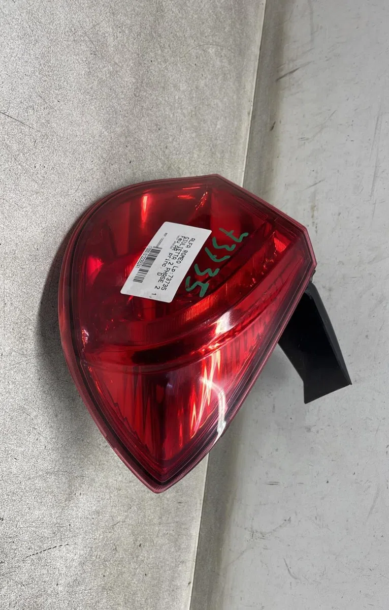 Feu arrière droit Alfa romeo GIULIETTA (940_) 1.4 tb (940.fya1a) (2014-2018) occasion