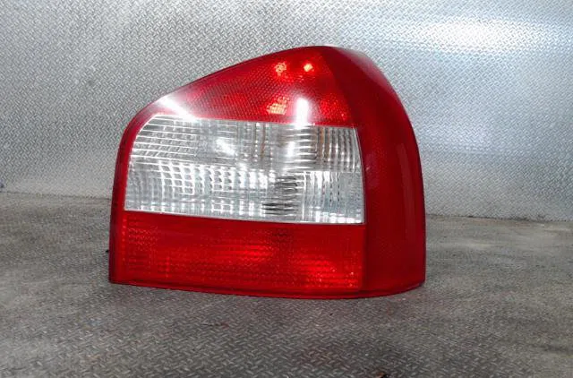 Feu arrière droit AUDI A3 1 A3 1 PHASE 2 occasion
