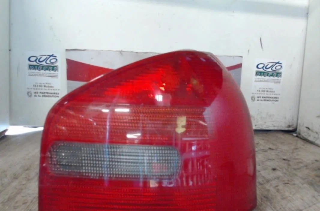 Feu arrière droit Audi A3 (8L1) 1.6 (1996-2003) occasion