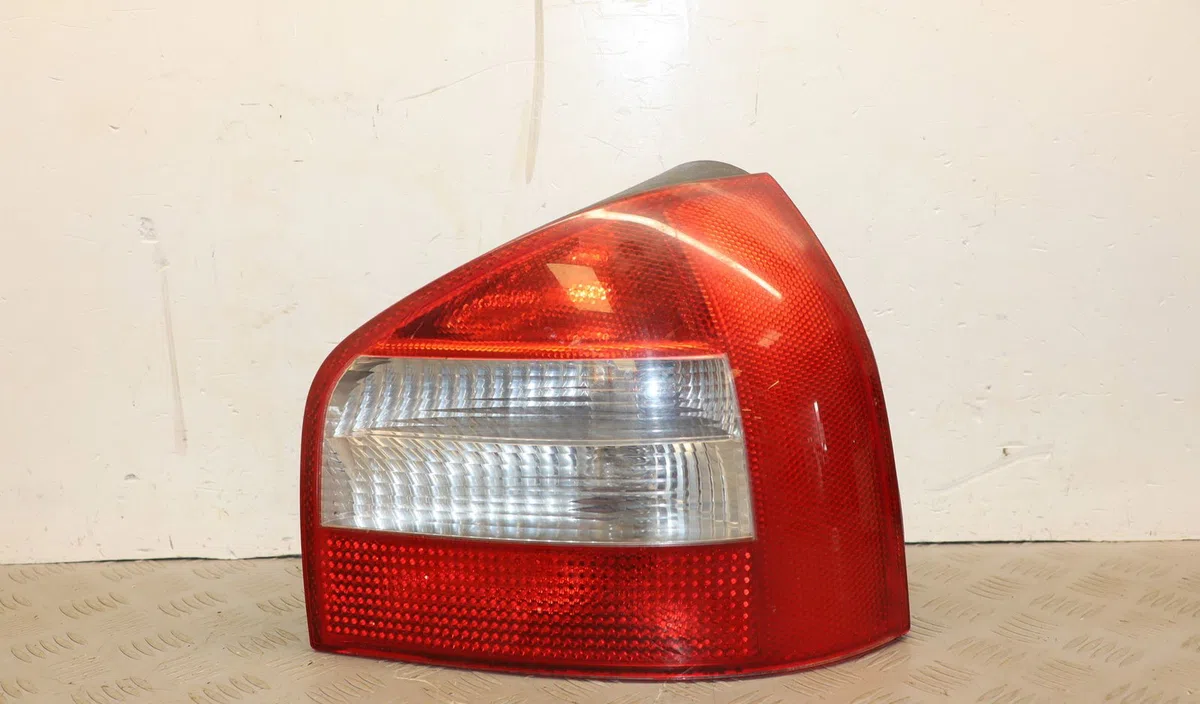 Feu arrière droit Audi A3 (8L1) 1.9 tdi quattro (2000-2003) occasion