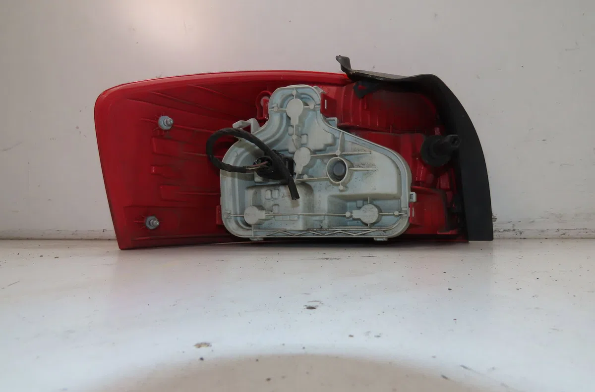 Feu arrière droit Audi A3 (8P1) 1.6 (2003-2012) occasion