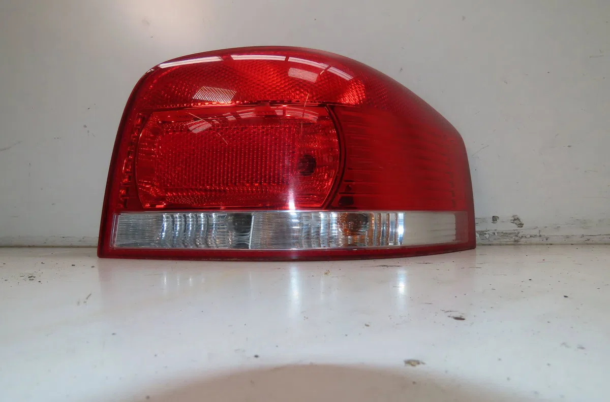 Feu arrière droit Audi A3 (8P1) 1.6 (2003-2012) occasion