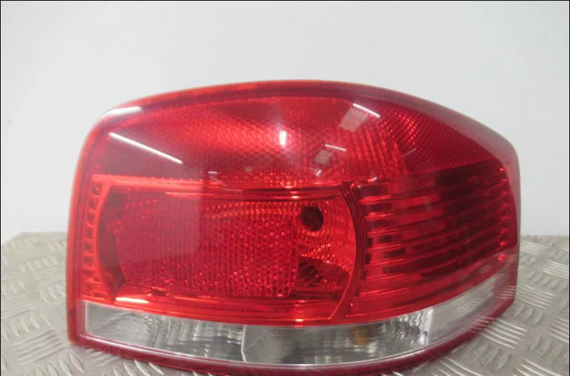 Feu arrière droit Audi A3 (8P1) 2.0 tdi 16v quattro (2004-2012) 3 portes occasion