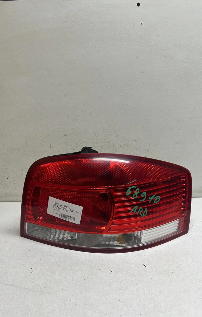 Feu arrière droit Audi A3 (8P1) 3.2 v6 quattro (2003-2009) 3 portes occasion