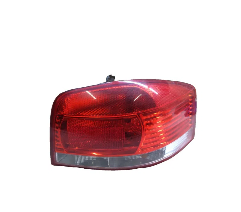 FEU ARRIERE DROIT AUDI A3 II 8P0945096
