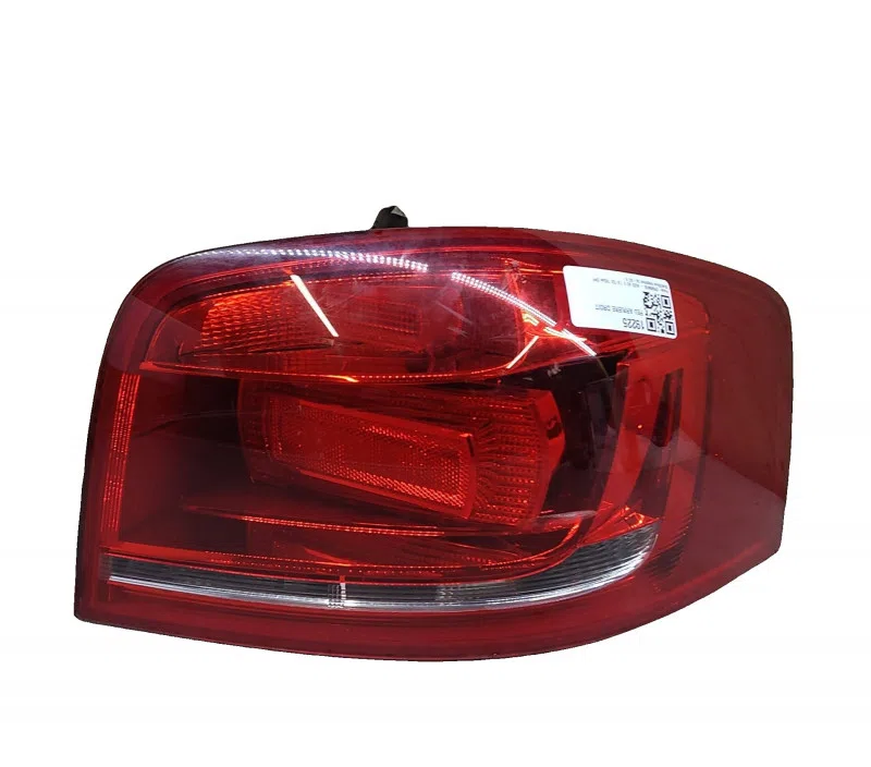 FEU ARRIERE DROIT AUDI A3 II 8P3945096B