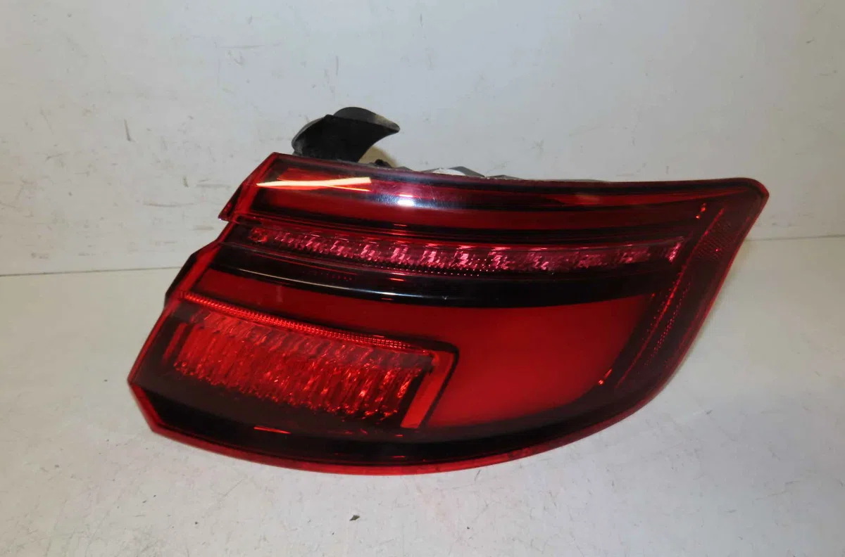 Feu arrière droit AUDI A3 III occasion