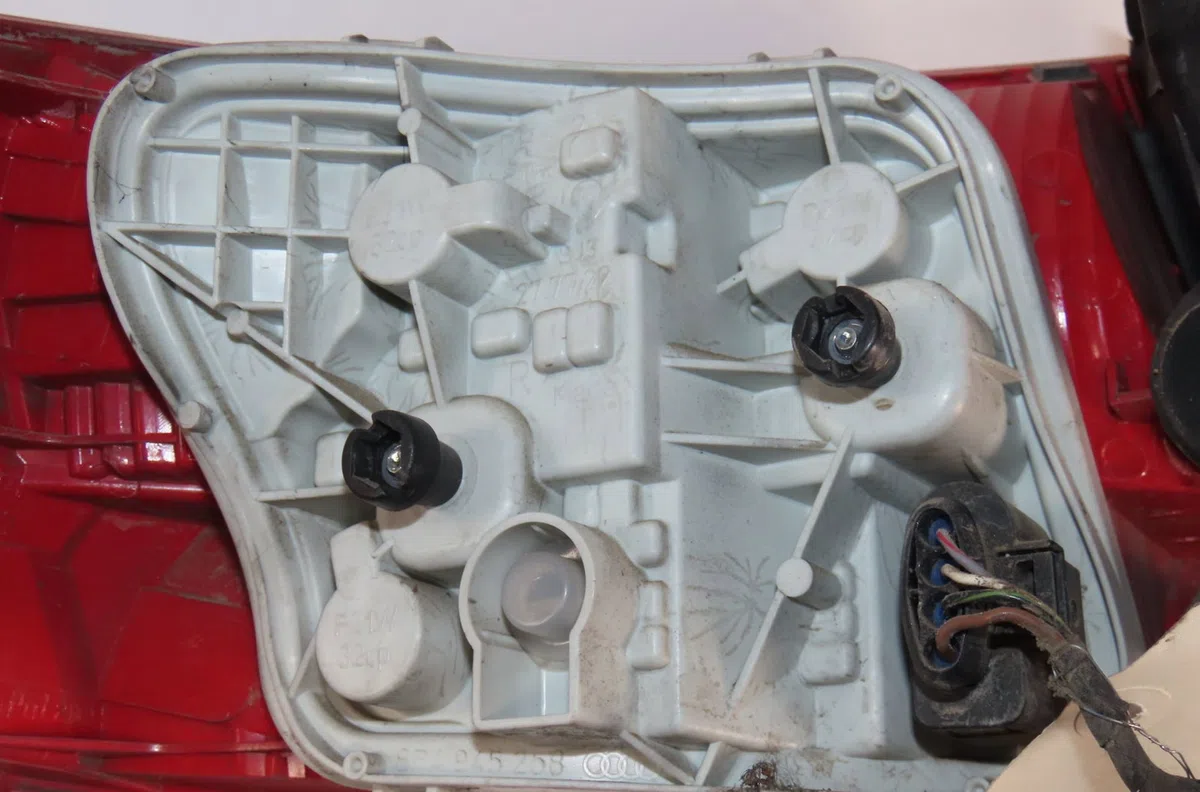 Feu arrière droit Audi A3 Sportback (8PA) 2.0 tdi (2004-2013) 5 portes occasion
