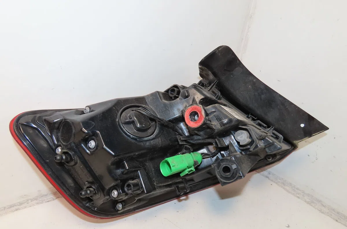 Feu arrière droit Audi A3 Sportback (8VA, 8VF) 1.0 tfsi (2016-2020) occasion